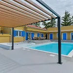 Re With Pool And Villa *