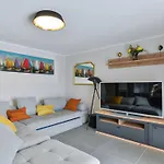 Re With Pool And Villa *