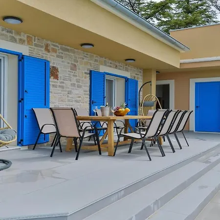 Re With Pool And Villa *