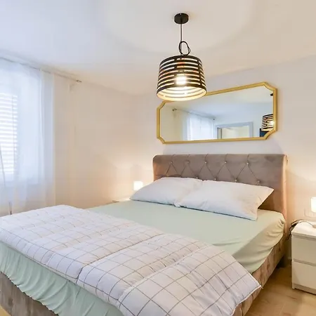 Re With Pool And * Slivnica