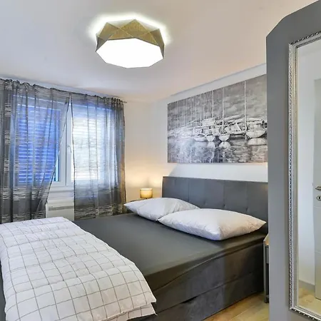 Re With Pool And ヴィラ Slivnica