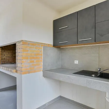 Re With Pool And * Slivnica