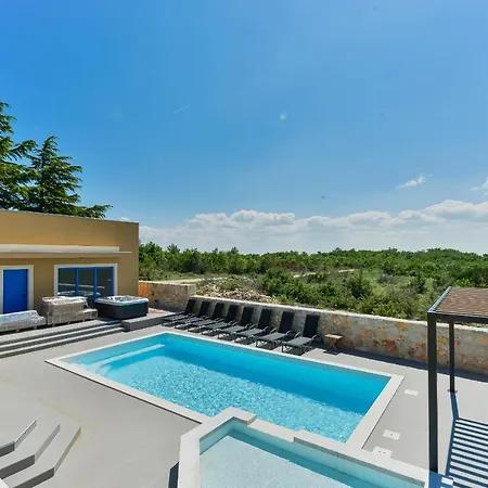 Re With Pool And ヴィラ Slivnica