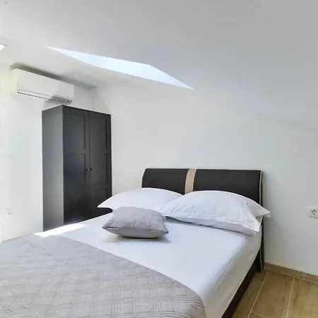 Villa Re With Pool And Slivnica