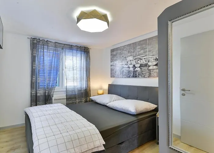 Re With Pool And Villa Slivnica