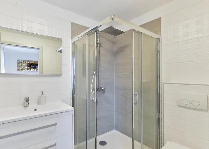 Re With Pool And * Slivnica