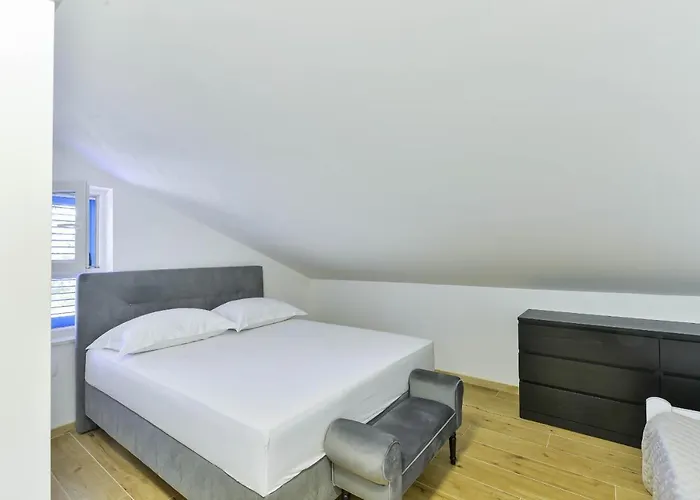 Villa Re With Pool And Slivnica