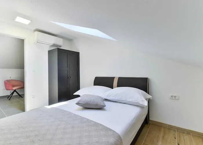 Villa Re With Pool And Slivnica