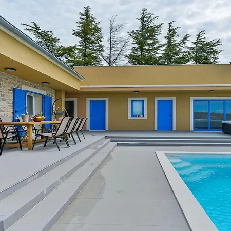 Re With Pool And