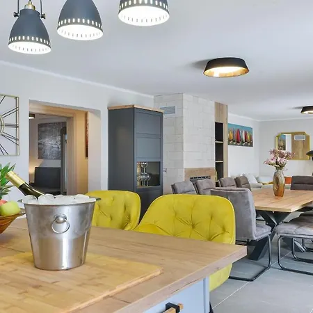 Re With Pool And ヴィラ Slivnica