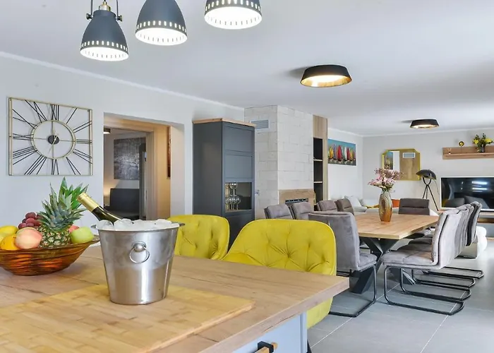 Re With Pool And ヴィラ Slivnica