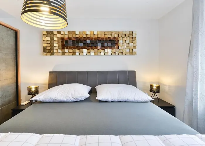 Re With Pool And ヴィラ Slivnica