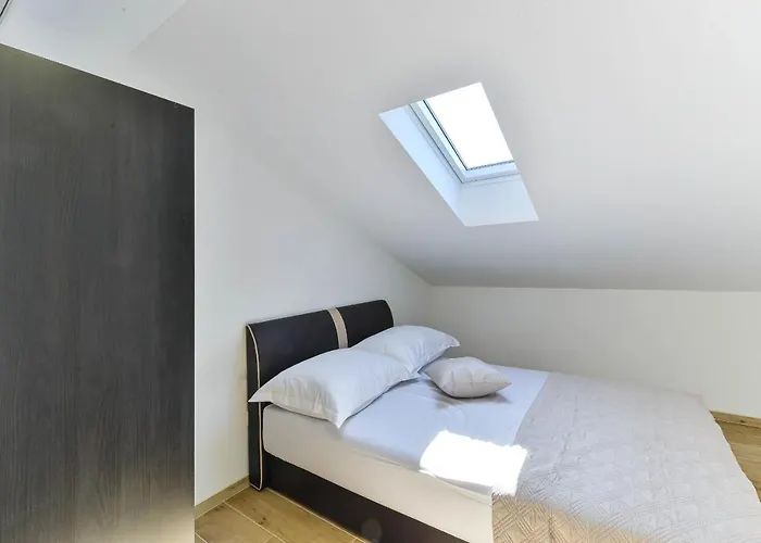 Re With Pool And * Slivnica