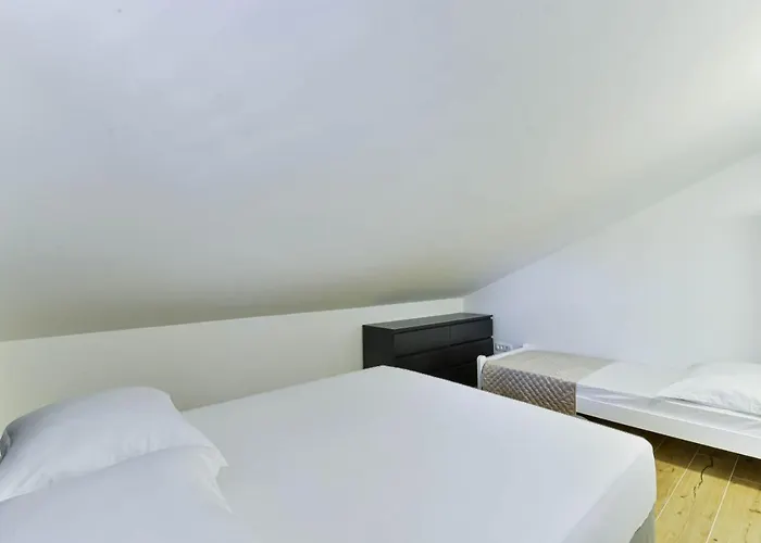 Re With Pool And Vila *